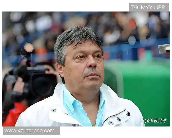 斗鸡眼足球明星的传奇人生与不屈精神揭秘