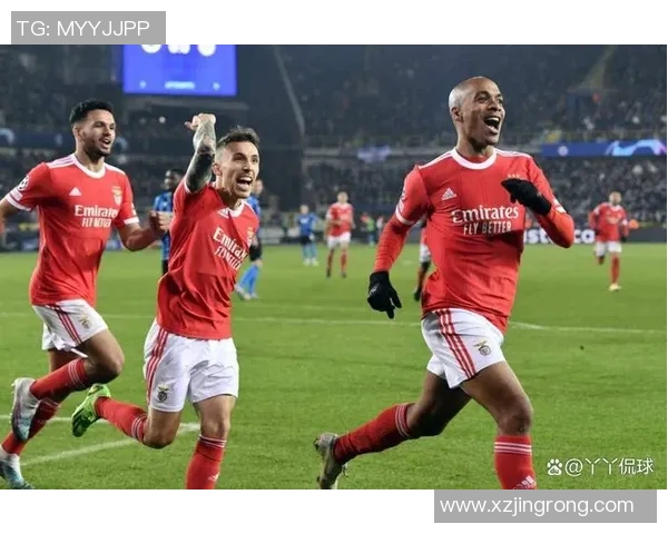 足球明星真实瞬间捕捉展现他们在赛场上的风采与激情